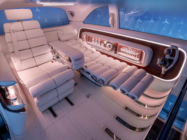 (c) Mercedes-Benz AG