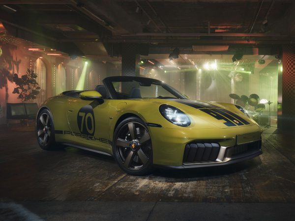 (c) Porsche AG