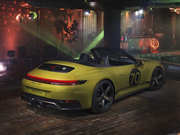(c) Porsche AG