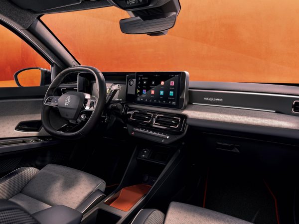 (c) Renault Communications