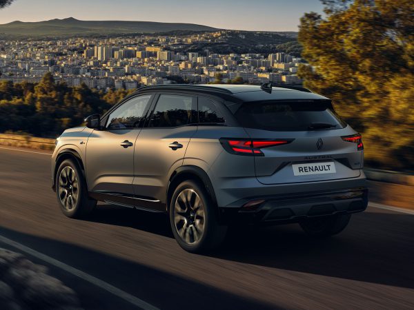 (c) Renault Communications