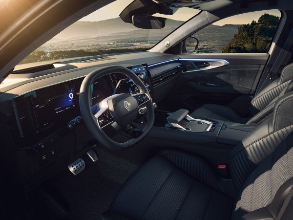 (c) Renault Communications