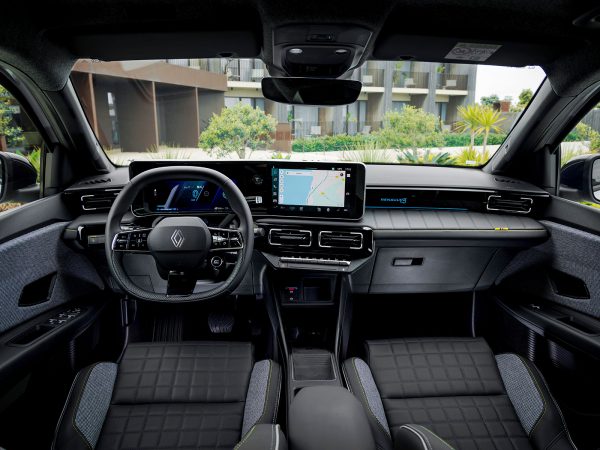 (c) Renault Communications