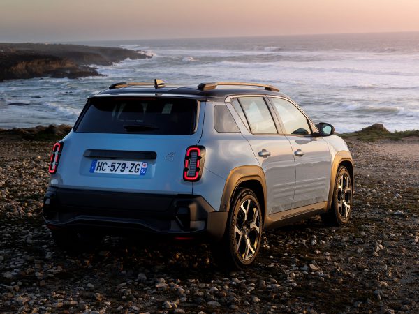 (c) Renault Communications