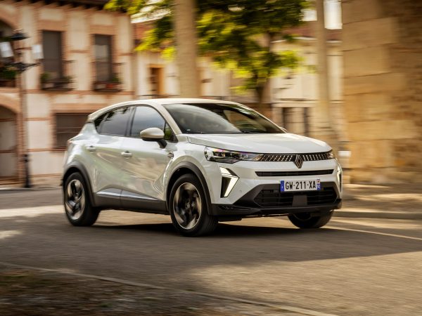 (c) Renault Communications