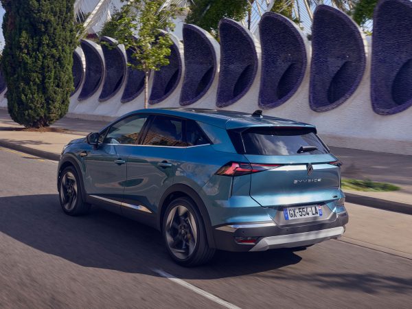(c) Renault Communications