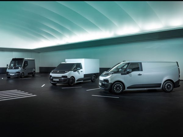 (c) Renault Communications