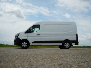 Renault Master L2H2 blue dci 150 (c) Johannes Ibrahim