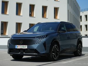 Peugeot e-5008 GT (c) Kyrillos Ibrahim