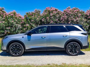 Peugeot 5008 GT Hybrid (c) Corina Konrad-Lustig
