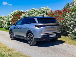 Peugeot 5008 GT Hybrid (c) Corina Konrad-Lustig