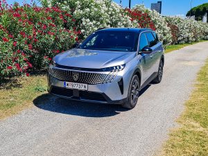 Peugeot 5008 GT Hybrid (c) Corina Konrad-Lustig