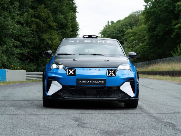 (c) Renault Communications