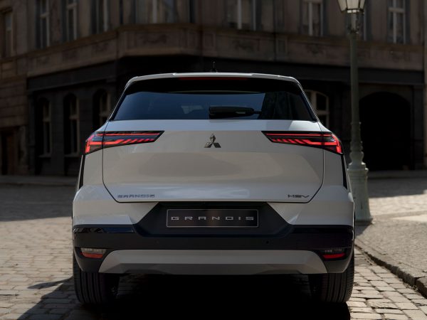 (c) Mitsubishi