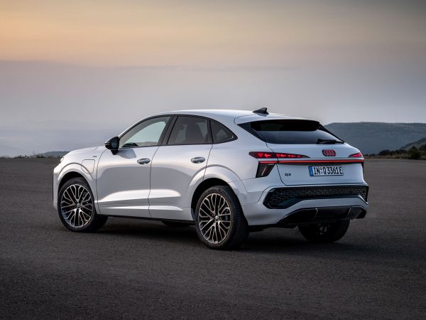 (c) Audi AG